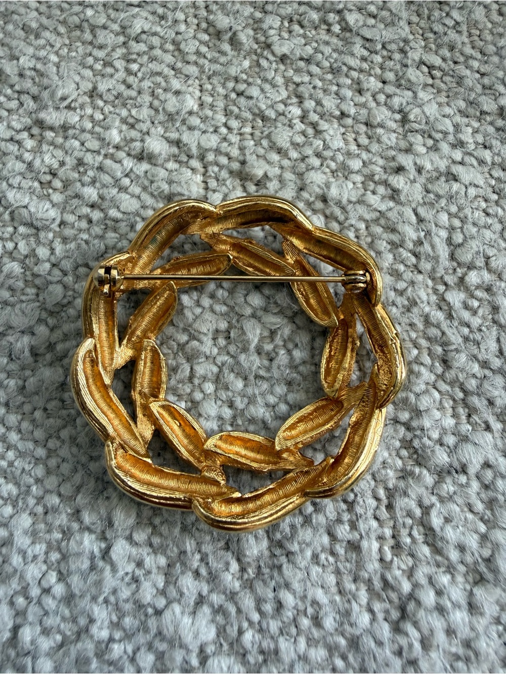 Vintage 80s Sphinx Gold Woven Circle Wreath Brooch - Picture 3 of 5